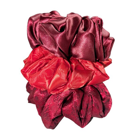 Large satin scrunchie with red and black accents hand crafted - Picture 3 of 4